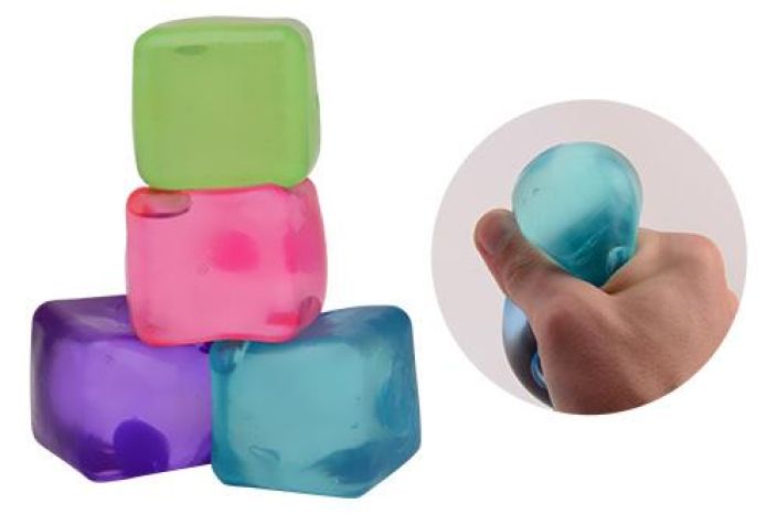 Puristeltava stressinoppa Kuution muotoinen miellyttavan tuntuinen puristelunoppa.