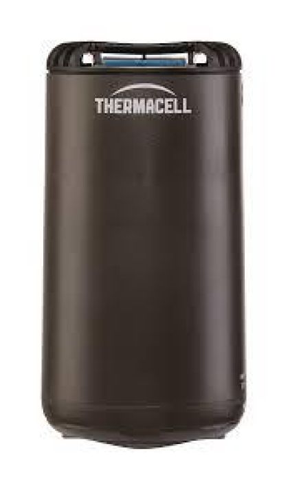 Thermacell Mini Halo hyttystorjuntalaite harmaa Thermacell suojaa tehokkaasti hyttysilta ja muilta saaskilta pihalla,