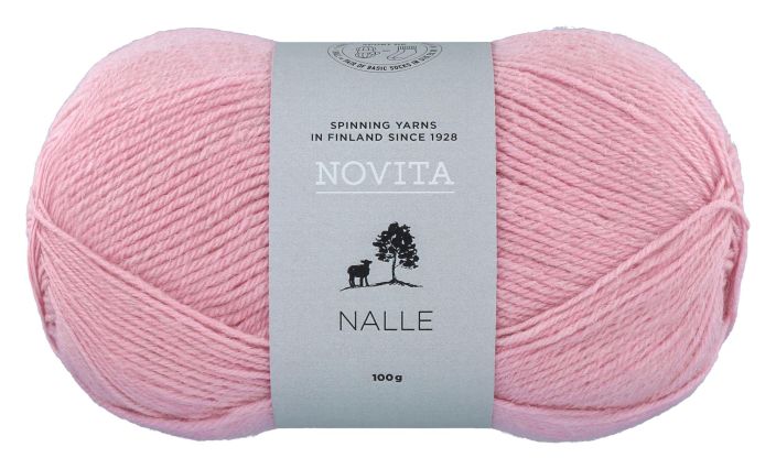 Novita Nalle 516 herkka 100g Nalle-lanka on lankaklassikko neuleisiin ja villasukkiin. Puikkosuositus 3.5mm, sukkiin 3mm.