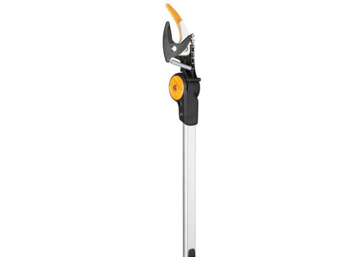 Fiskars Powergear monitoimileikkuri teleskooppivarrella UPX86 305063 tuotekuva 1