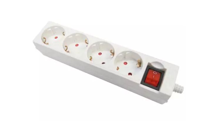 Jatkojohto 4-os 1,5m maad kytkimella 26415 936-1979